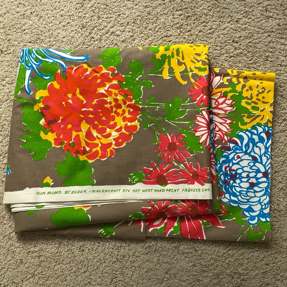 Vintage Susie Zuzek Fabric. “Sun Mums.” Key West Hand Print Fabrics Inc. - Picture 4 of 10